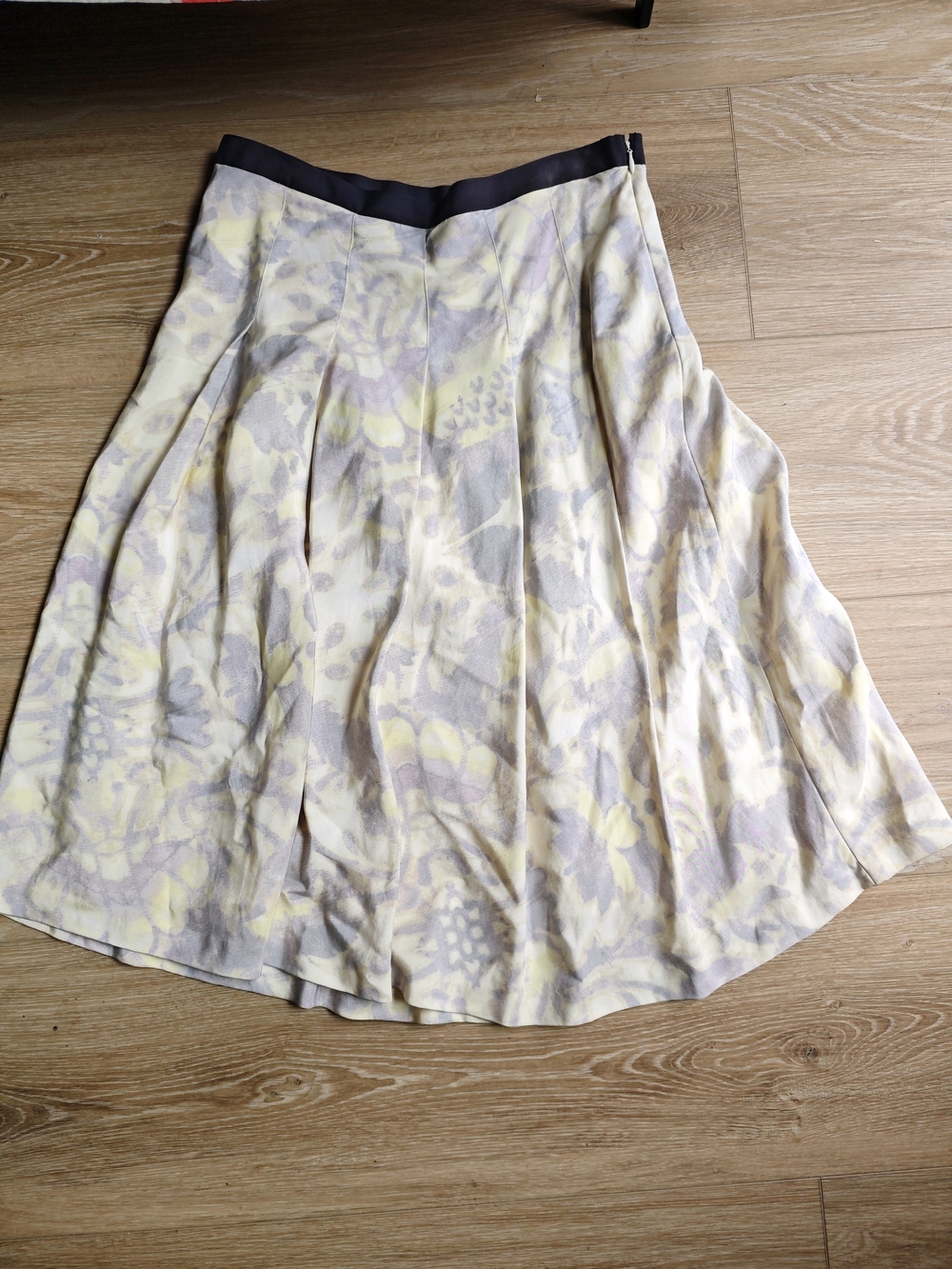 Anne Klein 100% silk Yellow and Gray Floral Circle Skirt